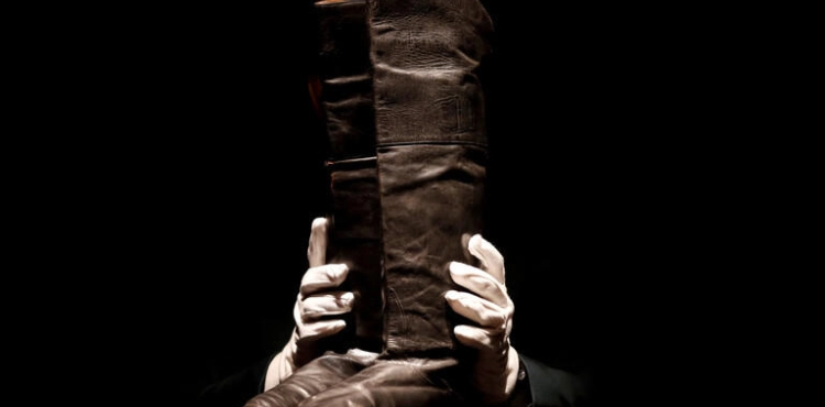 More than $ 100,000 price tag for the shoes of a historic leader