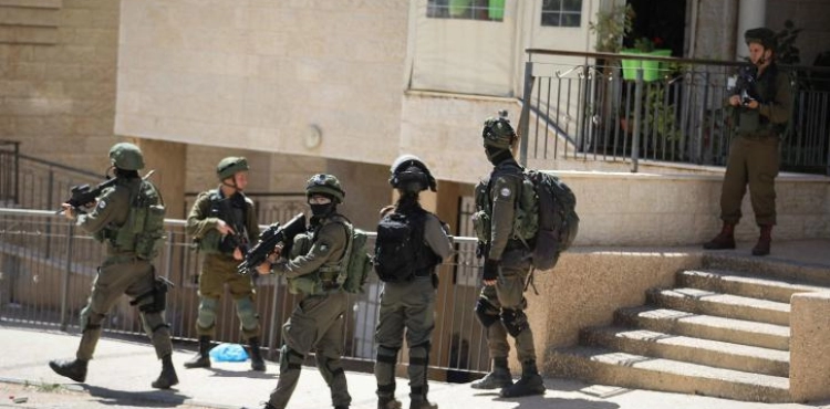 11 detainees in the West Bank, including the brother of the martyr Abu Diak