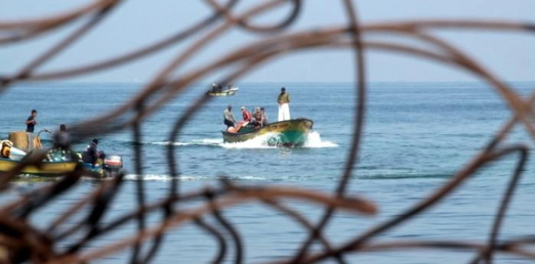 Occupation targets and pursues fishermen off the coast of Gaza