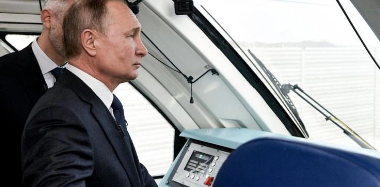 Putin opens the railway with Crimea