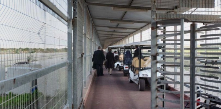 Report: The occupation authorities have prevented 58,850 patients from Gaza from traveling for treatment abroad since 2008