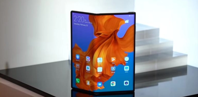 Huawei launches a more advanced version of its foldable phone