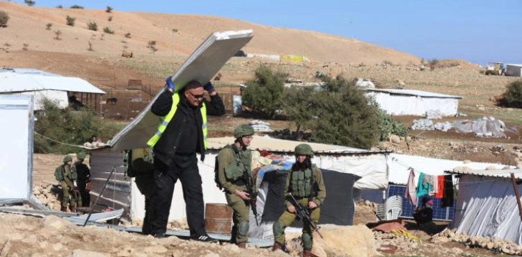 Israeli occupation demolishes mobile home and sheep shed north of Jericho