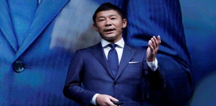 A Japanese billionaire is searching for a girlfriend who takes him on a trip to the moon