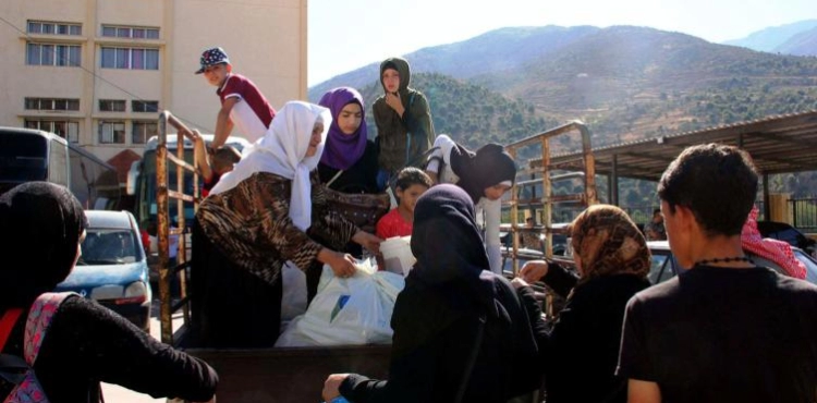 700,000 Syrians displaced from Idlib, amid intense air strikes