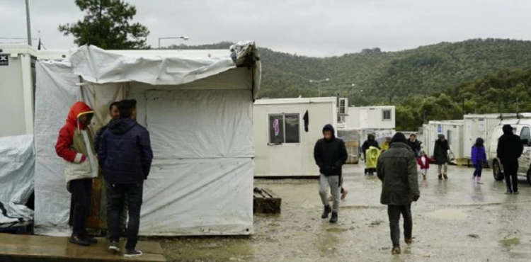 Greece begins building new migrant camps on a number of islands