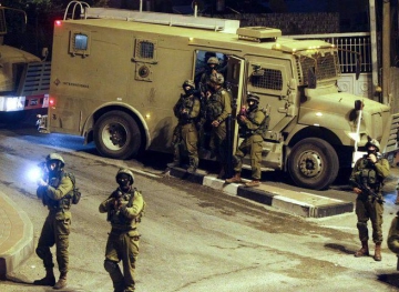 Occupation arrests two children in Qalqilya