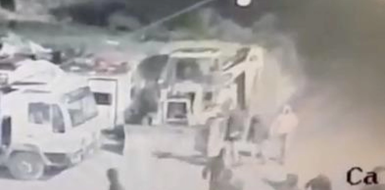 Settlers attack Palestinian vehicles in Hawara