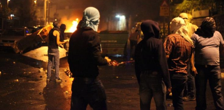 Clashes erupt between youths and israeli soldiers south of Qalqilya