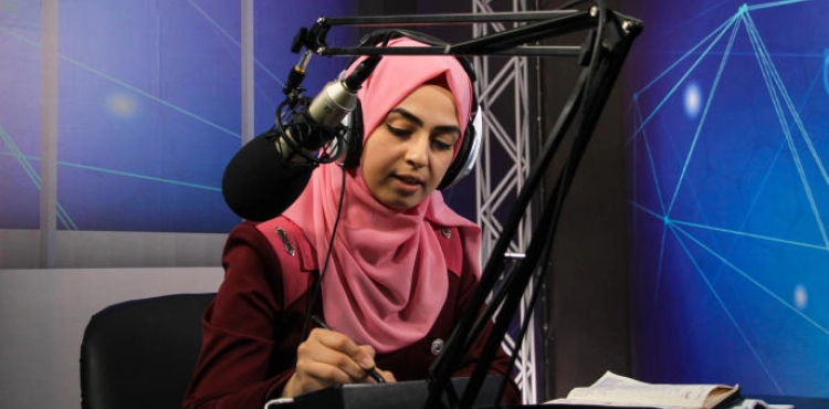 Gaza teachers use the radio and the Internet to broadcast lessons