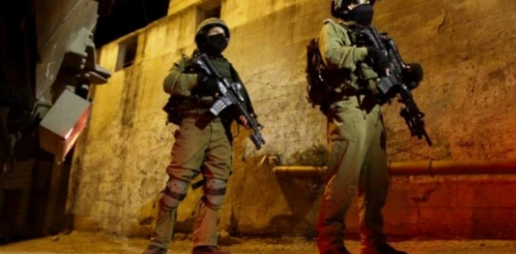 Qalqilya: 5 youths were arrested and a young man was wounded by the Israeli occupation forces