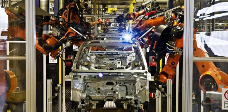 The auto industry is rushing to the aid of hospitals, facing Corona