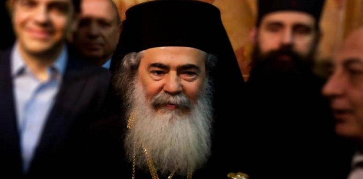Patriarch Theophilus III donates half a million shekels to the Fund &quot;The Pause of Izz&quot;