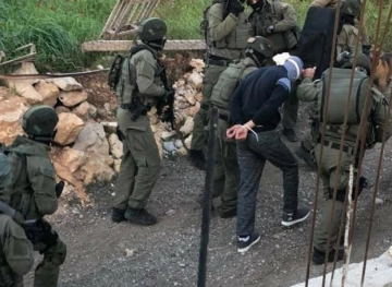 The occupation forces arrested 4 young men from Bethlehem