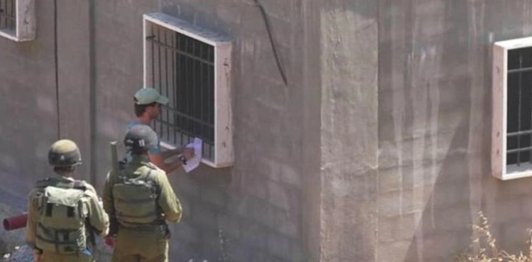 Occupation strengthens the distribution of demolition notices in the West Bank taking advantage of emergency situations