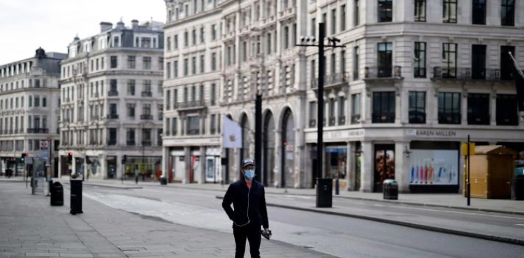 Britain extends the closure until at least June 1