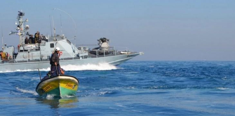 The occupation arrests two fishermen off the coast of Gaza