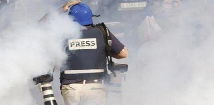 Journalist photographer wounded in Kafr Qaddoum clashes