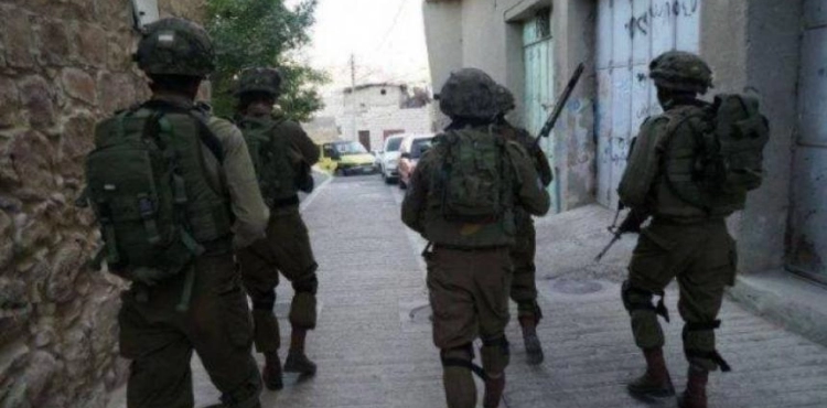The occupation arrests two boys from Hebron