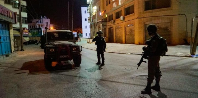 Israeli forces arrest 15 residents of Jerusalem and the West Bank