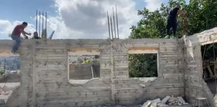 Silwan: The occupation forces two brothers to demolish their house
