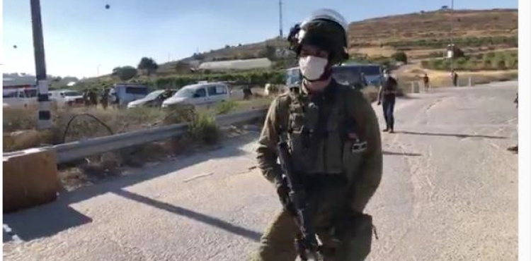 Settlers try to seize a mountain in the town of Halhoul