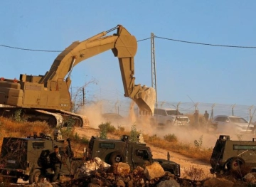 The occupation demolishes a house and a &quot;barracks&quot; in Jerusalem