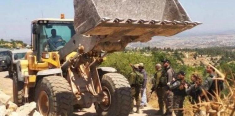The occupation forces arrest a citizen of Al-Jiftlik and confiscate his bulldozer