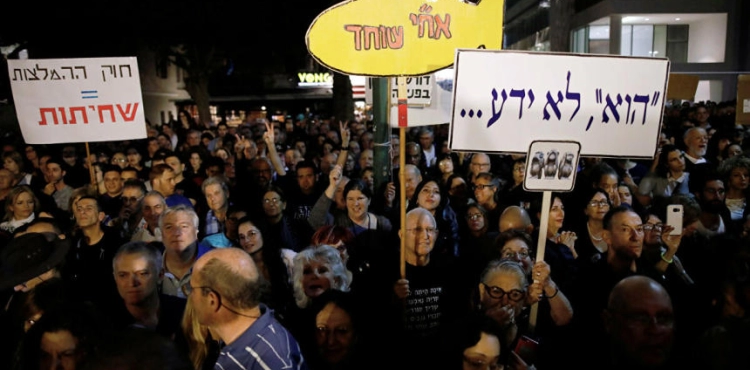 Thousands of Israelis demonstrate in front of Netanyahu&acute;s house, demanding his resignation
