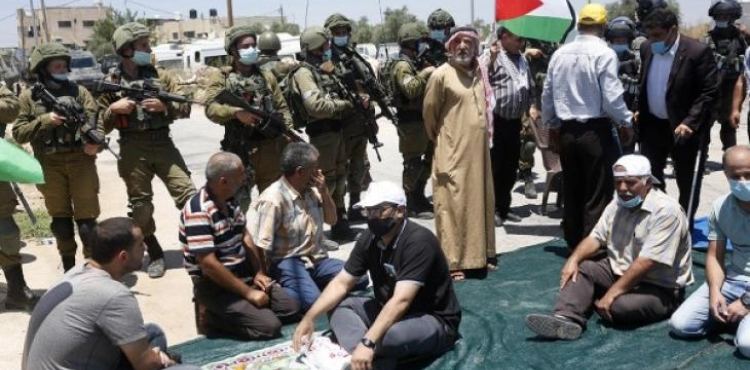 Preventing citizens from conducting Friday prayers on their lands threatened with confiscation in Haris