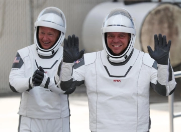 SpaceX pioneers return to Earth in August after a historic space trip