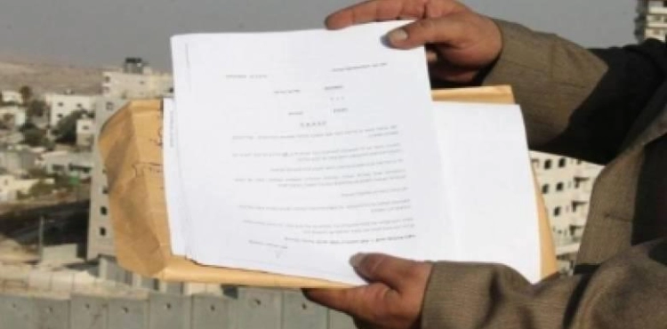 The occupation notifies the halting of construction in 3 houses south of Bethlehem