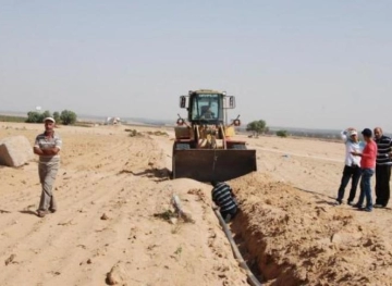The occupation forces hinder the work to extend the water line east of Tubas