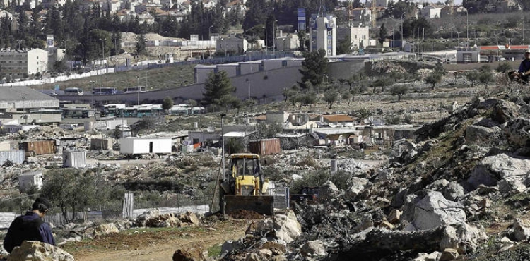 The occupation municipality approves a plan to establish a settlement operating complex on an area of â€‹â€‹90 dunums east of Jerusalem