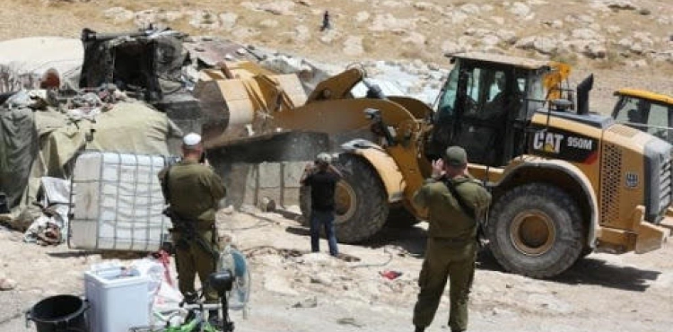 The occupation municipality starts demolishing two houses in the Ain al-Loza neighborhood in Silwan