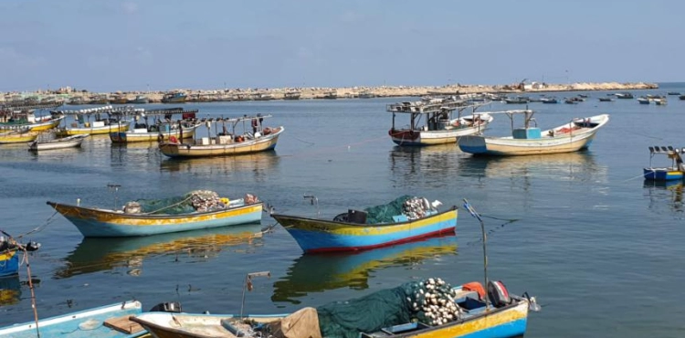 The occupation tightens its blockade and closes the Gaza Sea completely