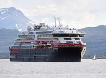 Rescue of a German passenger ship, after stranding in Bremen port, with 170 passengers on board