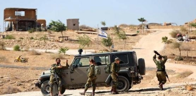 The occupation searches the homes of citizens in the Jordan Valley and threatens them not to go to their lands