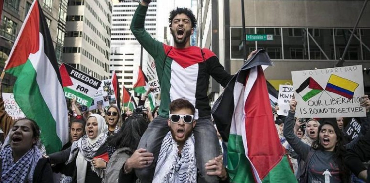 The Palestinian community organizes a protest in Chicago denouncing the normalization agreement