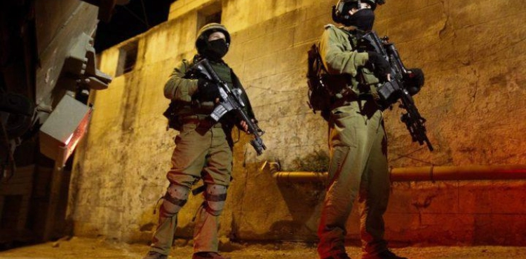 A young man was wounded and seven citizens were arrested in Ramallah