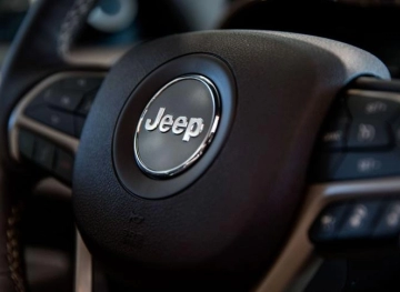 Fiat Chrysler unveils a concept hybrid version of the Jeep Grand Wagoner