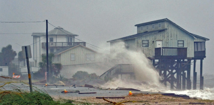 At least 11 killed by hurricane Michael and Trump vows to be a quick reconstruction