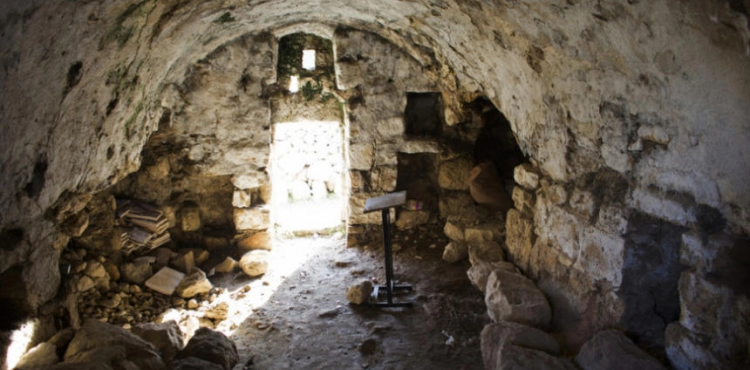 A Palestinian official accuses Israel of looting Palestinian antiquities