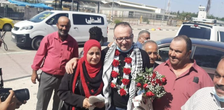 After 18 years of detention, the occupation released the prisoner, Abdul Karim Mukhader