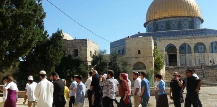 Dozens of settlers storm the Al-Aqsa Mosque