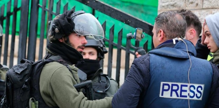Committee: The occupation crosses red lines by arresting Palestinian journalists
