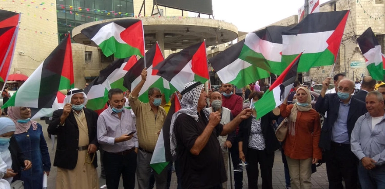 On the anniversary of Balfour ... a stand in support of the Palestinian right in Nablus