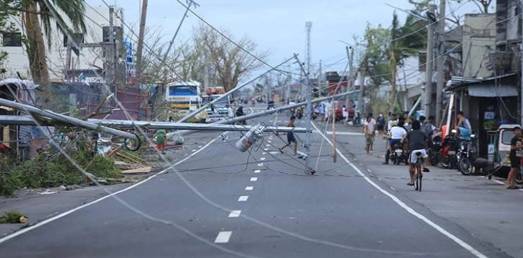 20 dead in a strong hurricane that struck the Philippines
