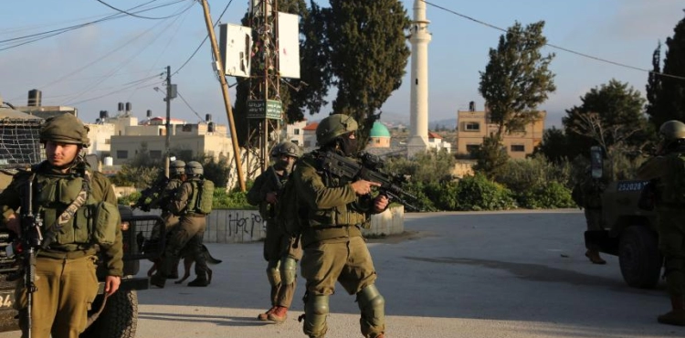 Hebron: The occupation arrests 3 citizens
