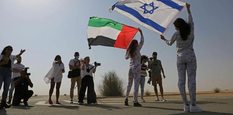 Israel warns its citizens against traveling to the Emirates and Bahrain, fearing an Iranian response